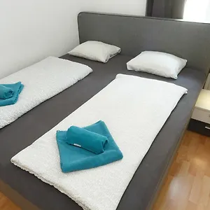 In Near Schoenbrunn & Westbahnhof - Keyless Check-in , Βιέννη Αυστρία